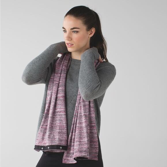 Lululemon Vinyasa Scarf in Space Dye Camo Berry Rumble Multi - Picture 3 of 7